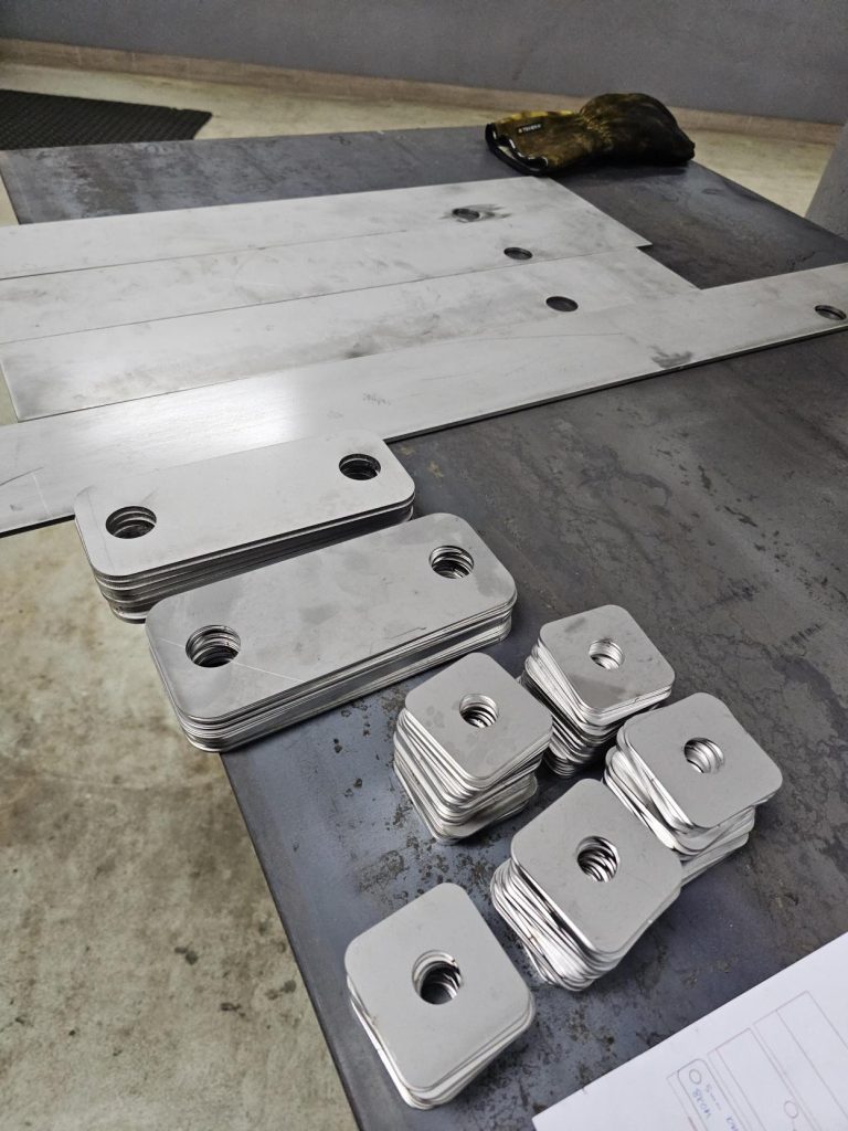 lasersko rezanje čelika lasersko rezanje inoxa laser cut aluminij primjer izrezanog čeličnog dijela lasersko rezanje metalnih ploča