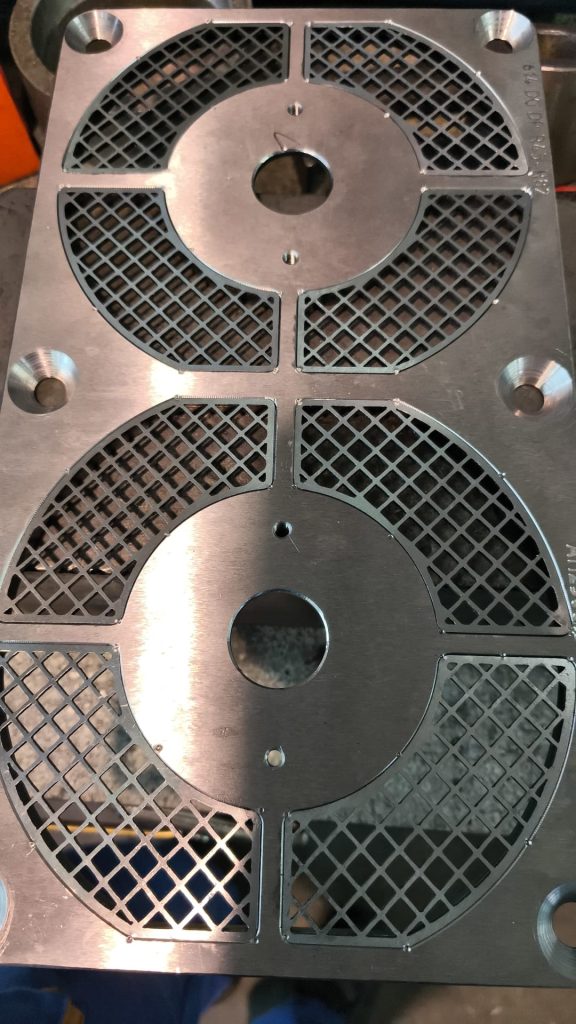 lasersko rezanje čelika lasersko rezanje inoxa laser cut aluminij primjer izrezanog čeličnog dijela lasersko rezanje metalnih ploča