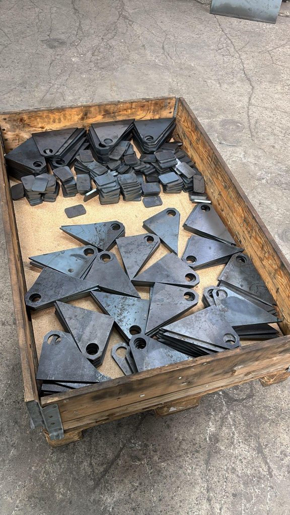 lasersko rezanje čelika lasersko rezanje inoxa laser cut aluminij primjer izrezanog čeličnog dijela lasersko rezanje metalnih ploča